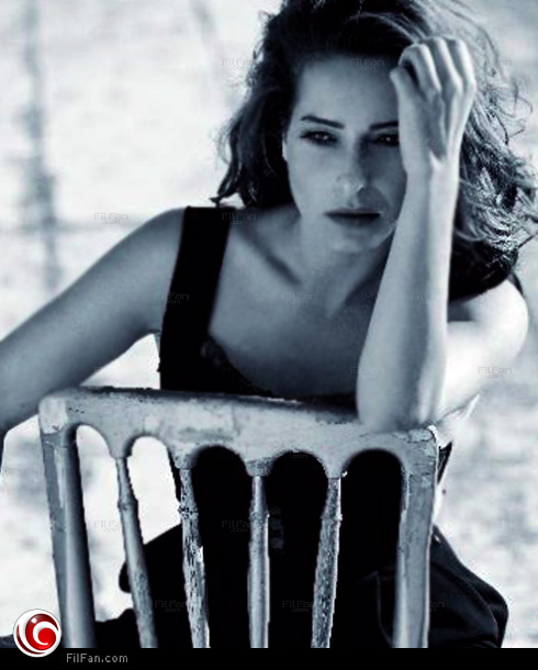 الممثلة التركية  إيجا بينجو