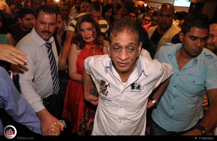 محمد السبكي ويسرا أثناء العرض الخاص لـ&quot;جيم أوفر&quot;