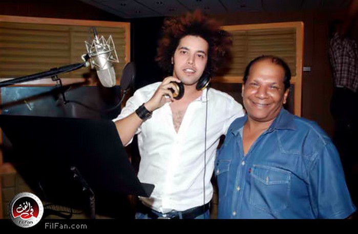 عبد الفتاح الجريني  والمنتج محمد أبو العزم  أثناء التسجيل