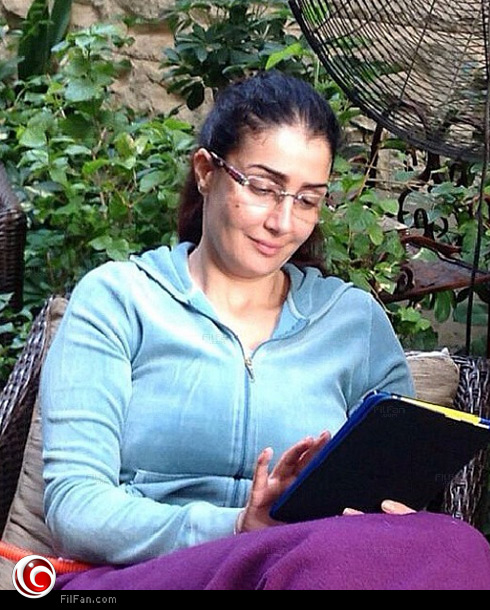 غادة مع الشيشة