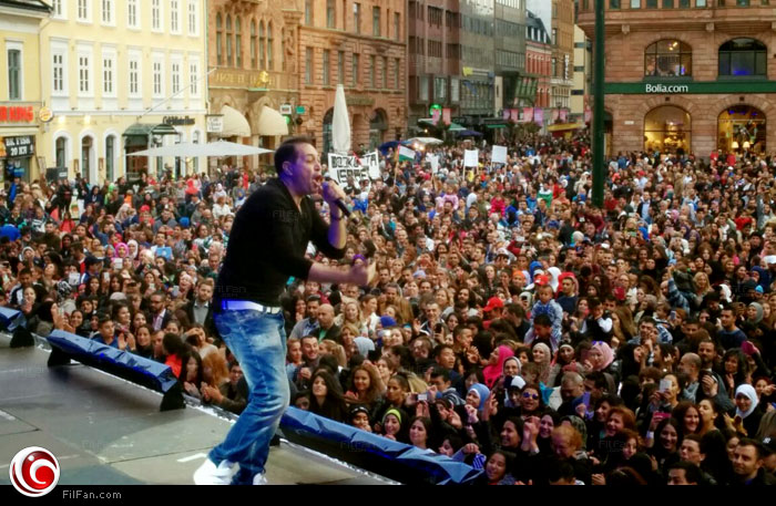 حكيم مع جمهوره في السويد