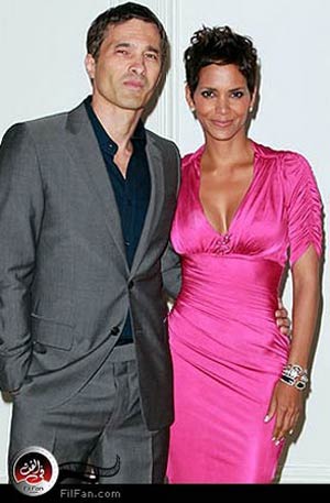 هال بيري وخطيبها أوليفير مارتينيز