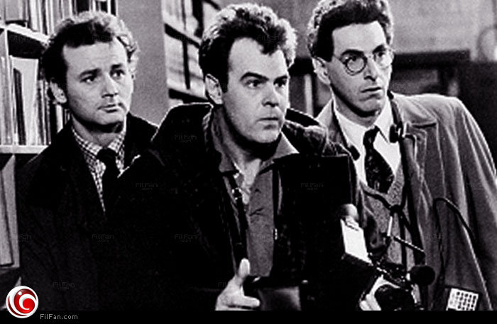 هارولد راميس على اليمين وبيل موري على اليسار في لقطة من كواليس &quot;صائدو الأشباح&quot;