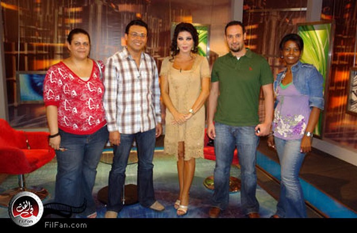 سماح عبد الرحمن وعمرو رمزي ومي حريري أثناء تصوير إحدى الحلقات من حيلهم بينهم