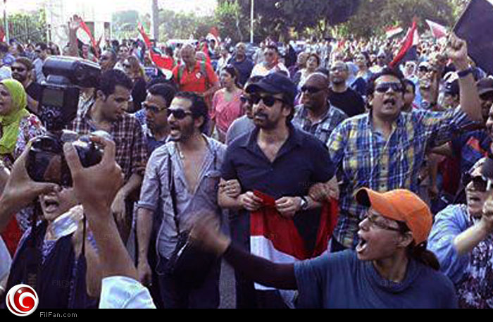 كريم عبد العزيز مع أحمد حلمي أثناء اشتراكهم في 30 يونيو