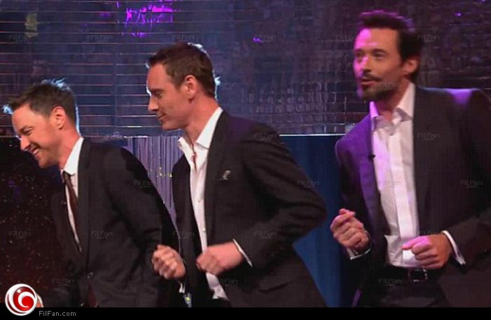 هيو جاكمان يرقص مع مايكل فاسبندر وجيمس مكافوي 