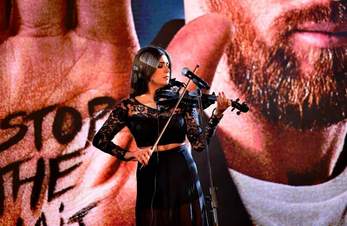 إحدى فتيات فريق Vio-Cello