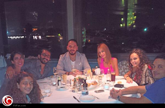 عياش وزوجته مع حلمي ومنى زكي