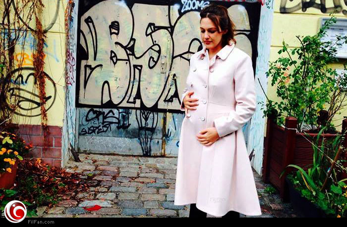 معالم الحمل تظهر على  مريم أوزرلى