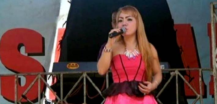 المطربة الإندونيسية إرما بلو