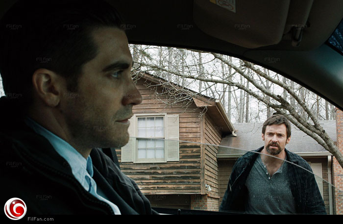 هيو جاكمان وجيك جيلنهال في لقطة من فيلم &quot;Prisoners &quot;