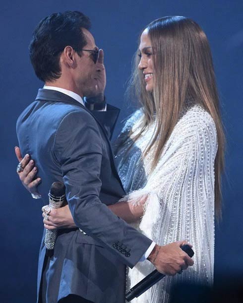 جينيفر لوبيز سعيدة بلقاء طليقها