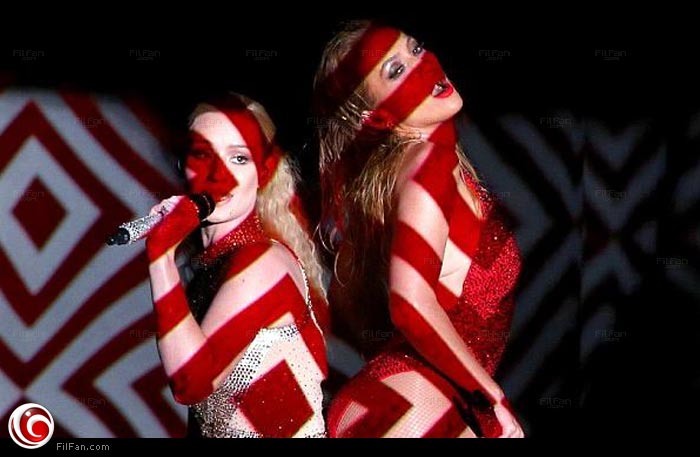 جينفر لوبيز مع إيجي أزيليا على مسرح &quot;AMA&quot;