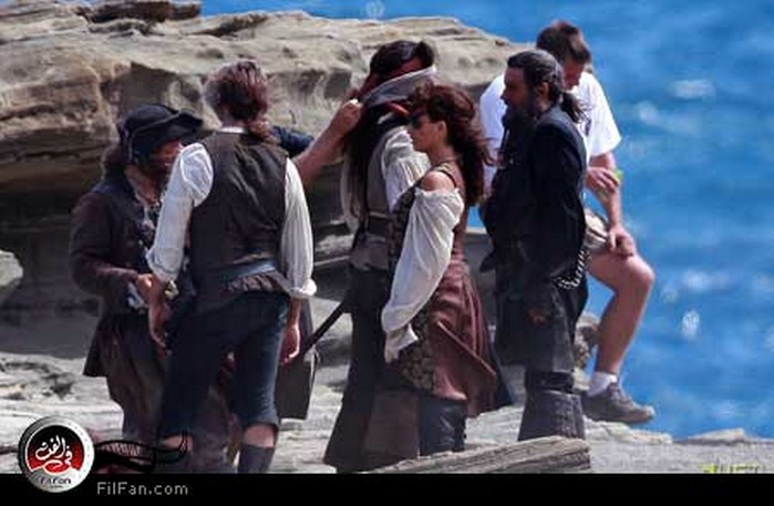 بينولوبي كروز وجوني ديب أثناء التصوير