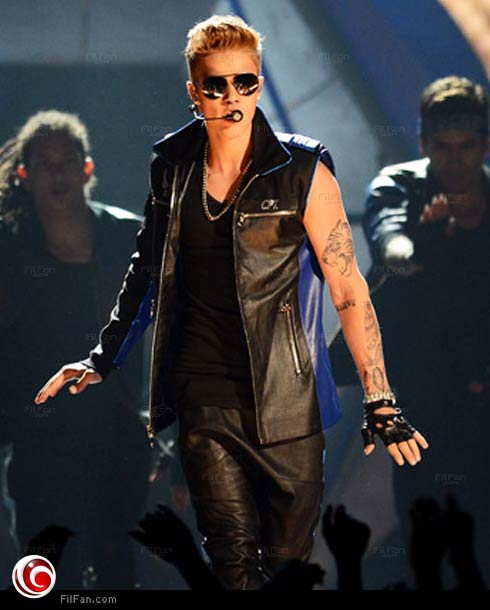 جستين بيبر يتشاجر بسبب الفتيات