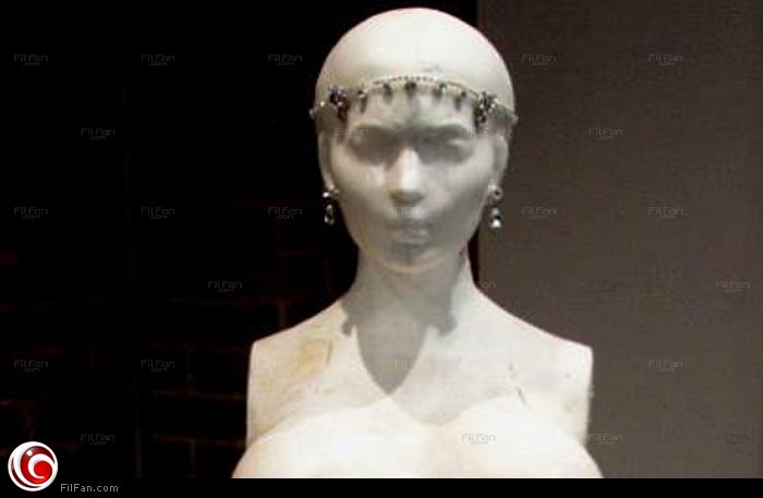 تمثال كيم كارداشيان العاري لجسدها وهي حامل