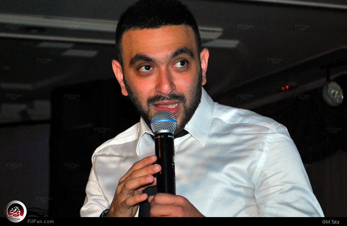 كريم محسن يغني لطلبة &quot;إنجليش سكول&quot;