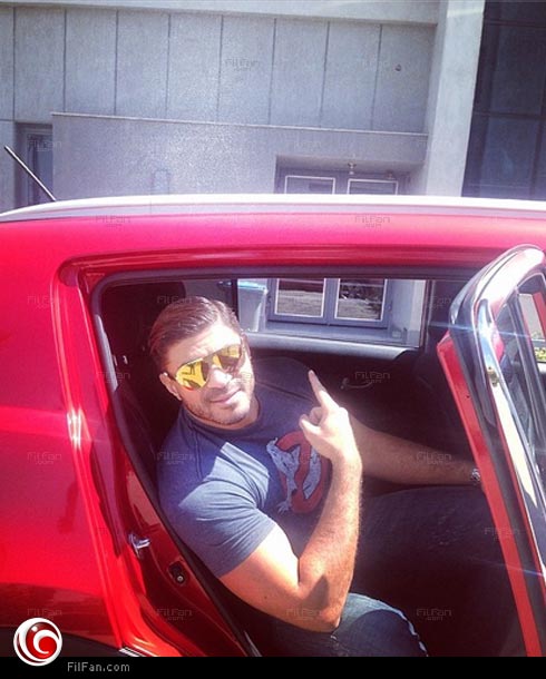 خالد سليم أمام الأستوديو