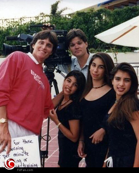 كيم كاردشيان مع شقيقتها كورتني