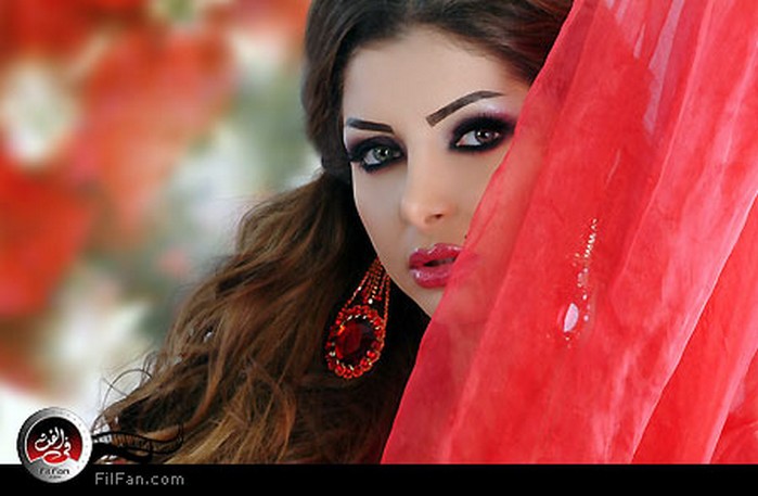 الفنانة العراقية كلوديا