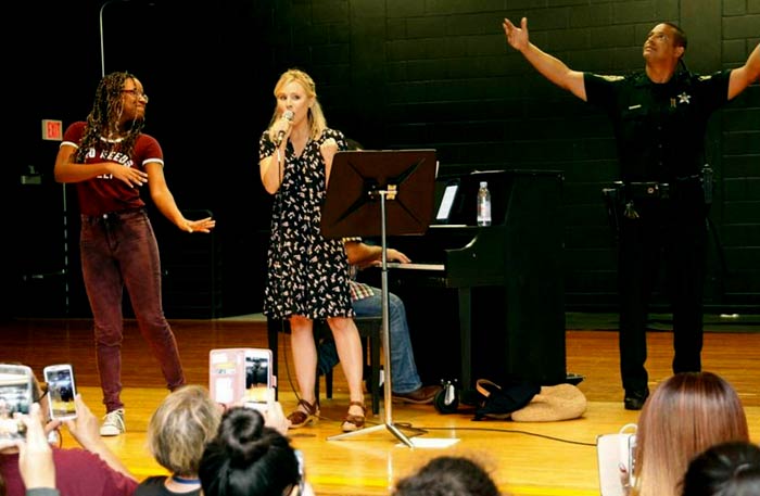 كريستين بيل