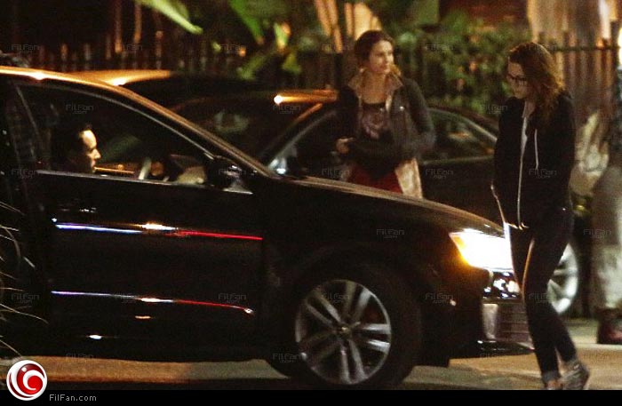 كريستين ستيوارت وهي متوجه لسيارة الرجل المجهول