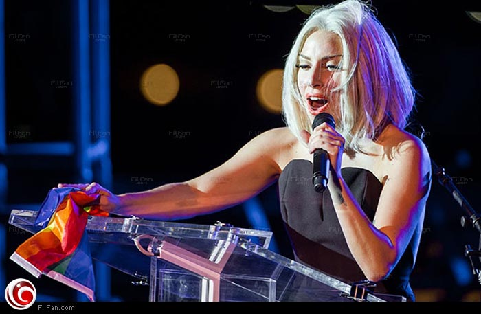 ليدي جاجا تفتتح رالي المثليين بغناء النشيد الوطني الأمريكي