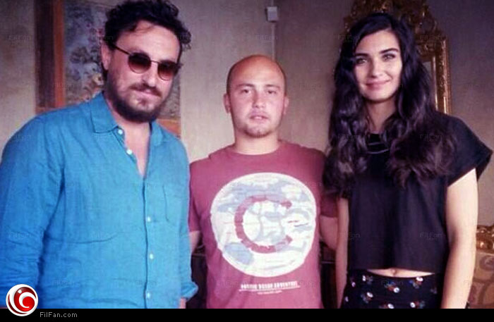 توبا تتفاجأ بزيارة زوجها لها في موقع التصوير