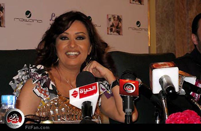 الفنانة لطيفة في حفل توقيع ألبوم &quot;في الكام يوم اللي فاتو&quot;