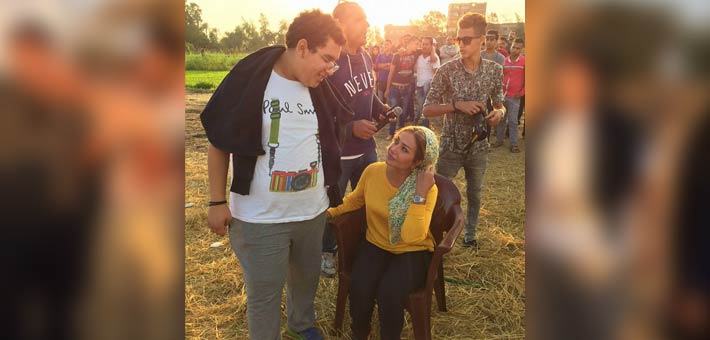 ليلى علوي وابنها خالد في كواليس &quot;الماء والخضرة والوجه الحسن&quot;