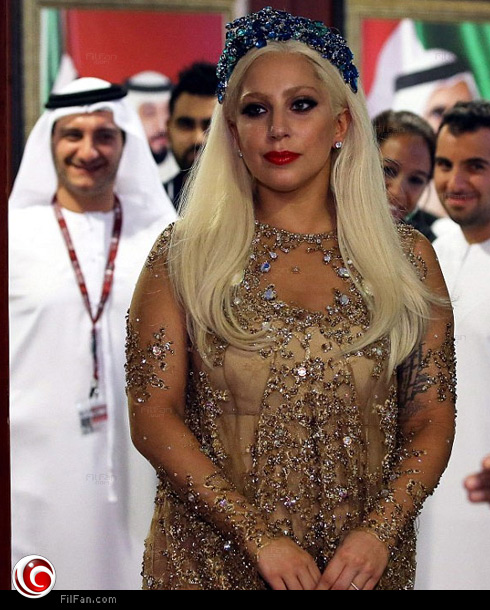 ليدي جاجا تحاول الاحتشام احتراما لتقاليد دبي