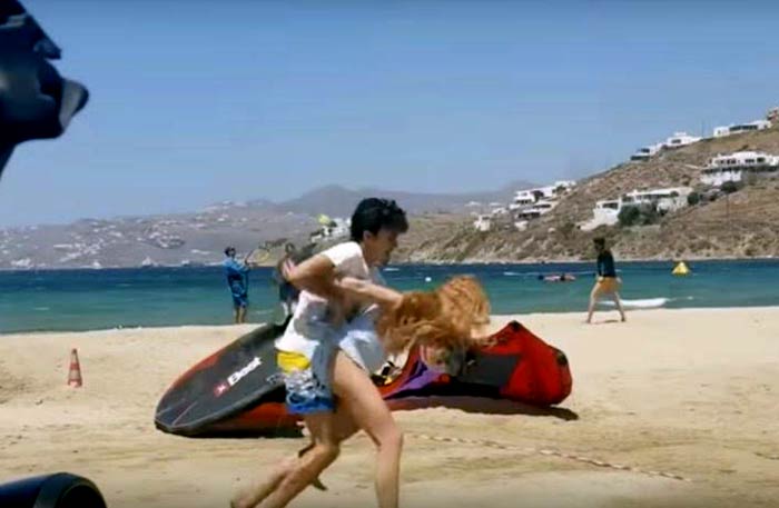 خطيب لنزي لوهان يعتدي عليها