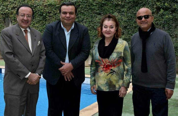 ليلى طاهر وسط ضيوفها