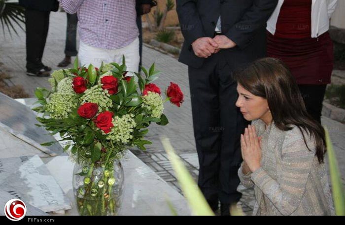 ماجدة الرومي تزور قبر المخرج يوسف شاهين