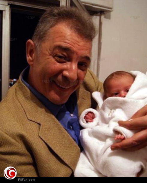 محمود حميدة مع حفيده حسن