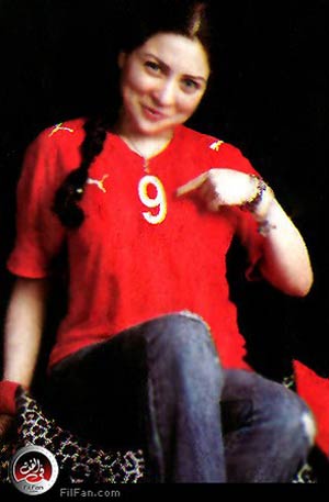 مي عز الدين تتخلى عن القميص رقم 9