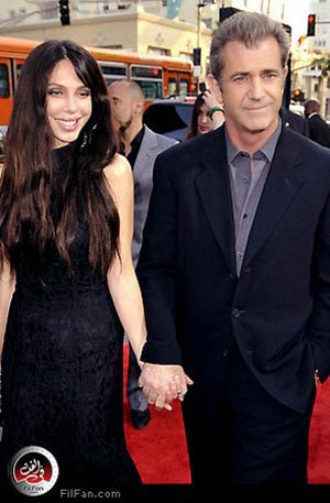 ميل جيبسون وحبيبته المطربة الروسية أوكسانا جريجوريفا