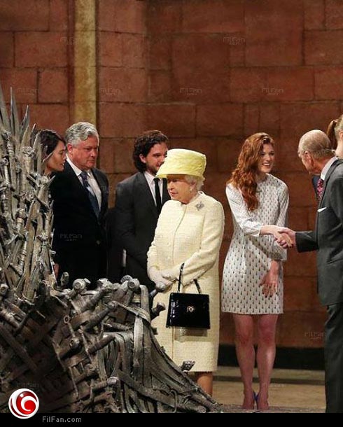 الملكة إليزابيث مبهورة بالعرش الحديدي