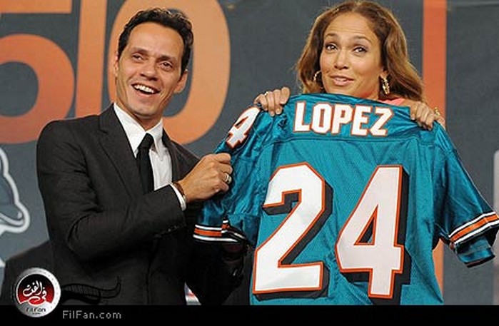 جينيفر لوبيز ومارك انطوني مع قميص النادي