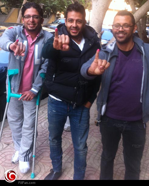 حماقي بعد المشاركة مع شقيقه طارق وصديقة أحمد