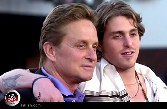 كاميرون مع والده النجم مايكل دوجلاس