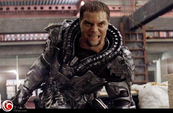 مايكل شانون في دور الجنرال زود ببذلته غير الحقيقية