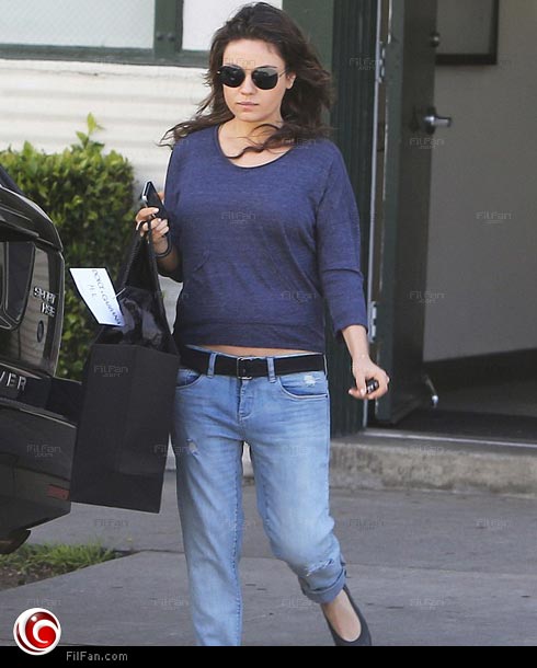 ميلا كونيس بدت زائدة في الوزن بعد حملها