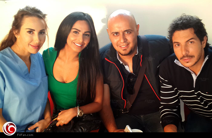 ميس مع فريق العمل