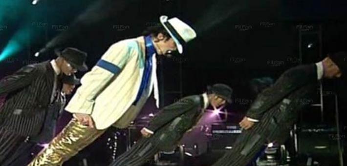 مايكل جاكسون يتحدى الجاذبية