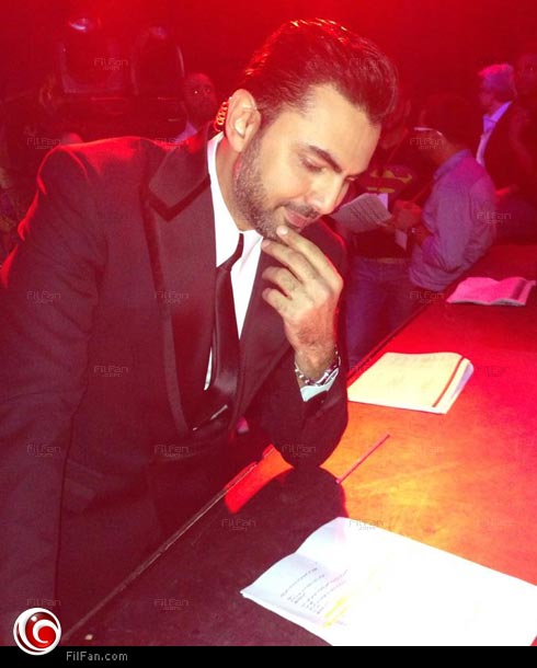 محمد كريم يراجع نص الحلقة المباشرة الأولى من The Voice