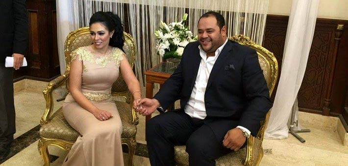 محمد ممدوح مع عروسه