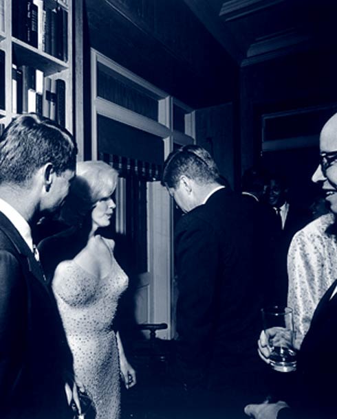 مارلين مونرو وبوبي كيندي والرئيس جون كيندي