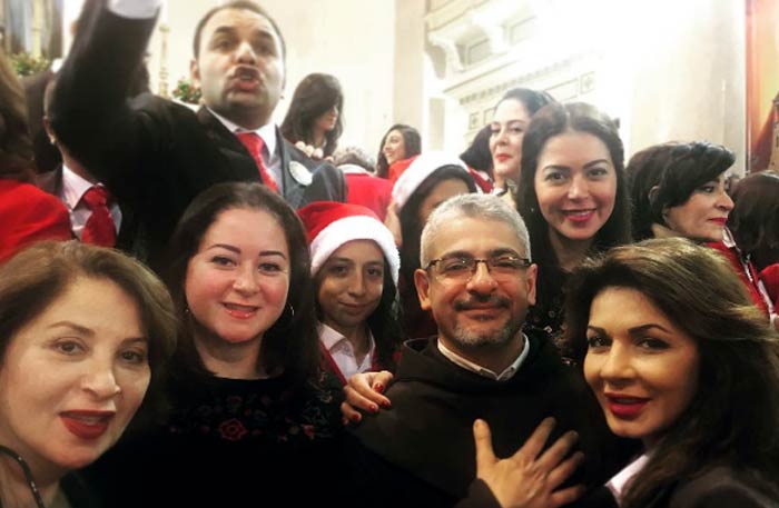 مي نور الشريف وبوسي ولقاء الخميسي ونجلاء بدر والأب بطرس دانيال