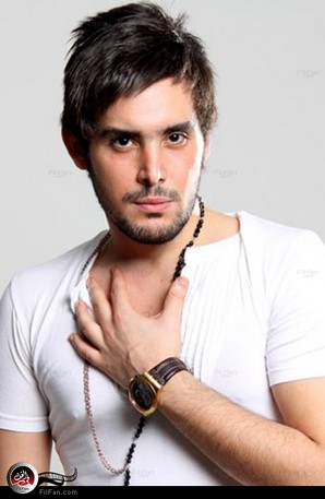 محمد خيري يغني للثورة